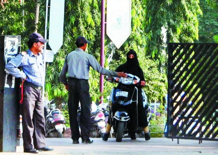 Ban on the niqab in Nutan College, Without showing