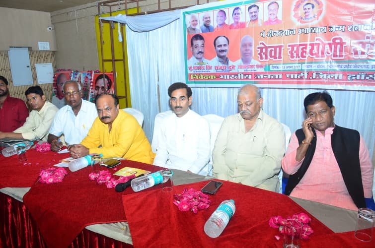 BJP leader Salil Vishnoi praises central government Photos