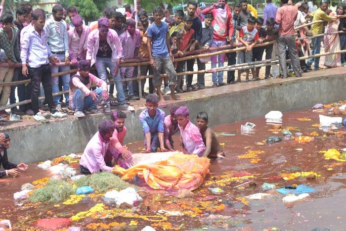 people celebrated Ganpati immersion in city