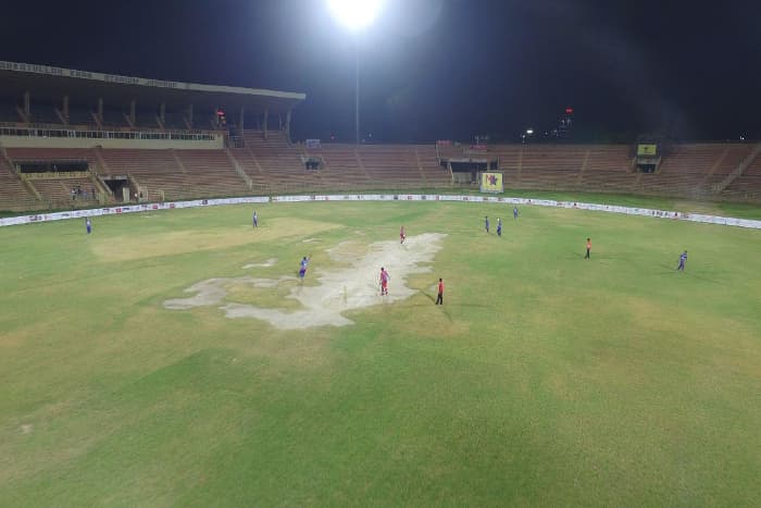 flood lights at Barkatullah Khan Stadium 