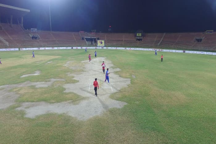 flood lights at Barkatullah Khan Stadium 