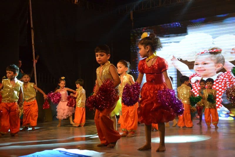 beautiful pics of kids performance in hkh school