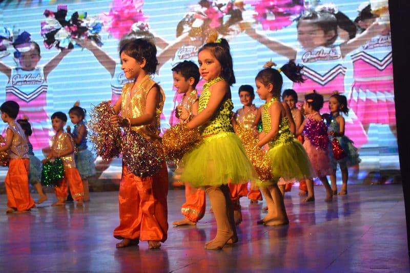 beautiful pics of kids performance in hkh school