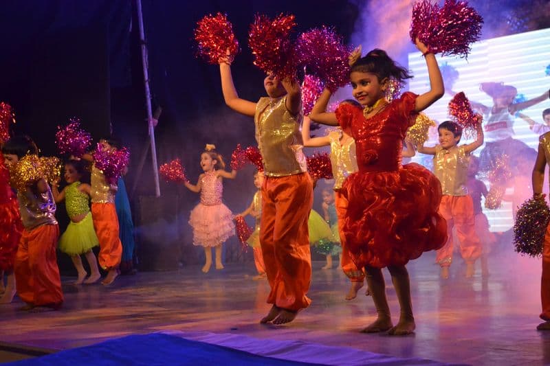 beautiful pics of kids performance in hkh school