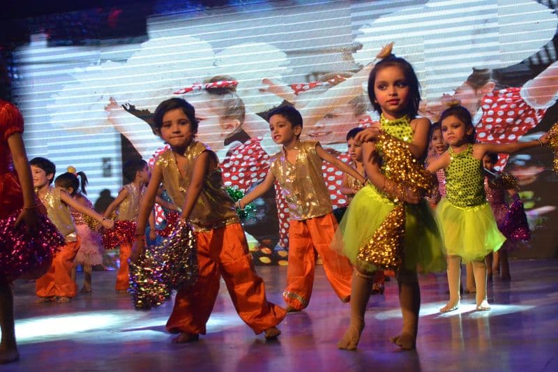 beautiful pics of kids performance in hkh school