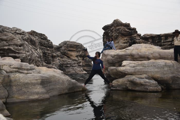 Picnic spot in Rajasthan, picnic spot in Kota, Rawatbhata, Waterfall in Kota, chuliya waterfall Kota, latest news, Chambal,  Mukundra Hills Tiger Reserve, Rajasthan Patrika kota, Kota rajasthan Patrika