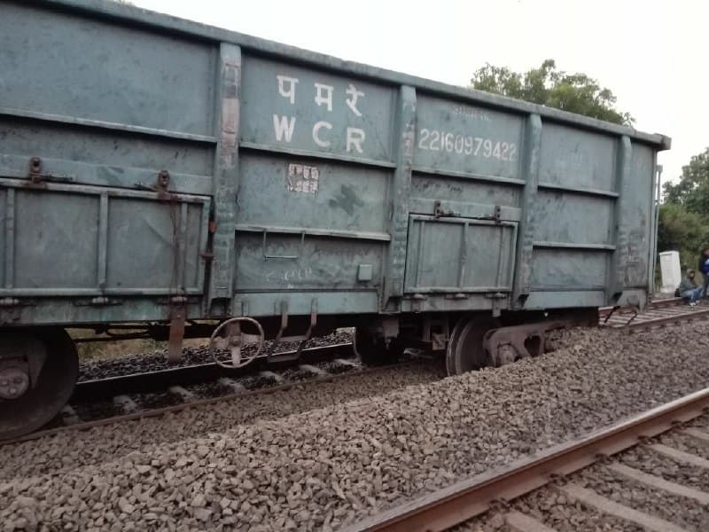 Train between Harda-Khandwa and De-Rail Mumbai-Delhi route affected