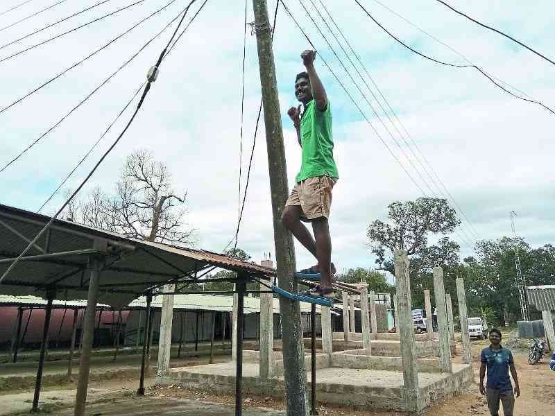  कबाड़ का कमाल, पोल में चढऩे लगाई देसी जुगत