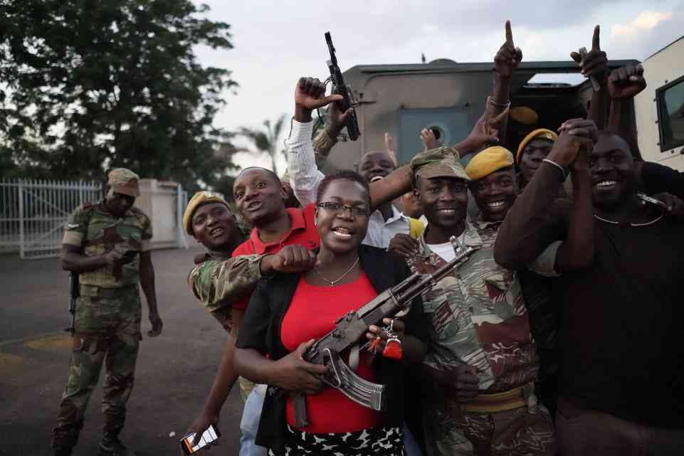 People celebration Mugabe resigns