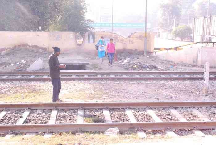 railway under bridge 