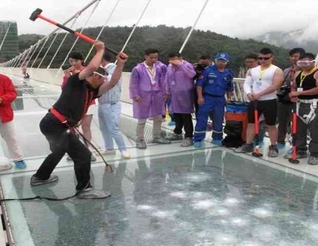 Most Dangerous glass Bridge in China