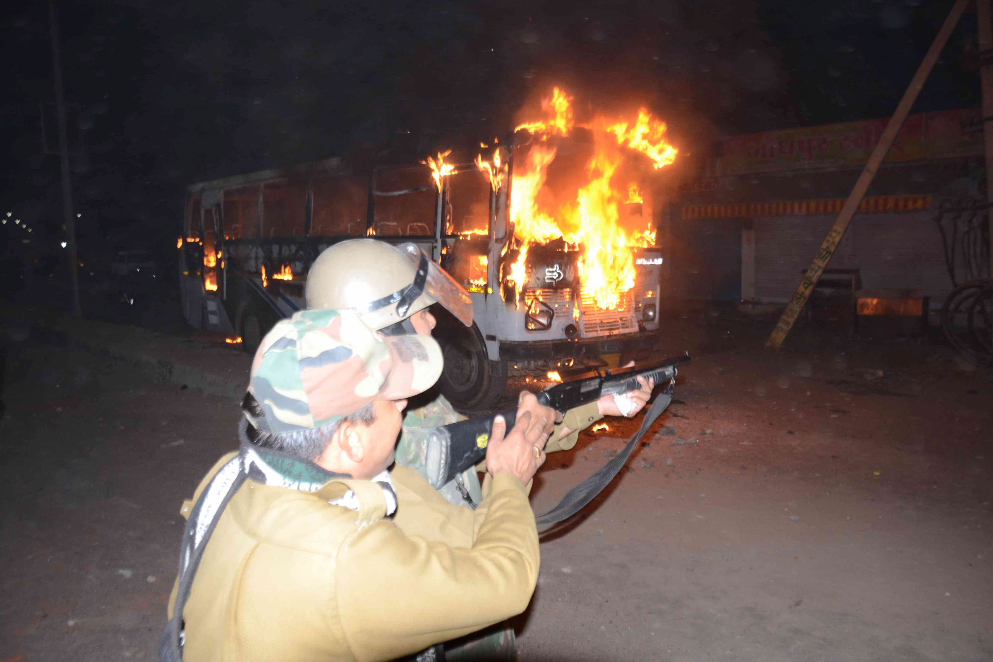 sikar bus fire news