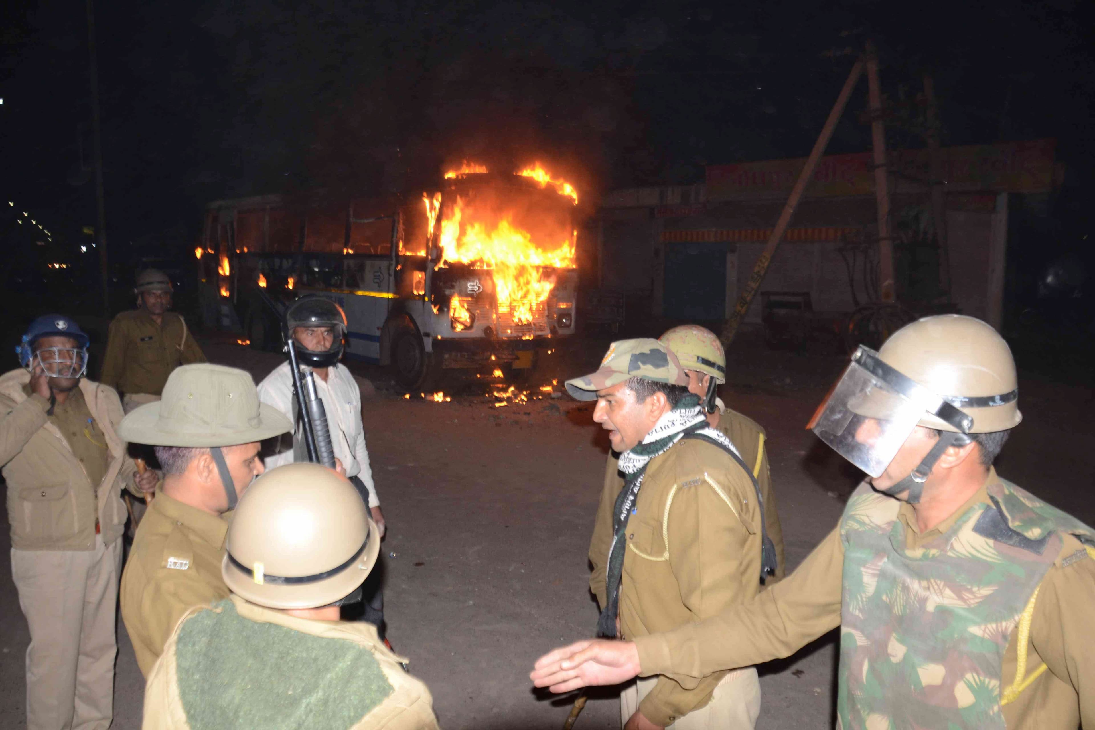 sikar bus fire news