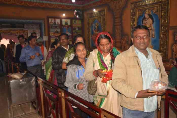 नए वर्ष के पहले दिन सर्वमंगला मंदिर में सुबह से शाम तक इस तरह श्रद्धालुओं का लगा रहा तांता