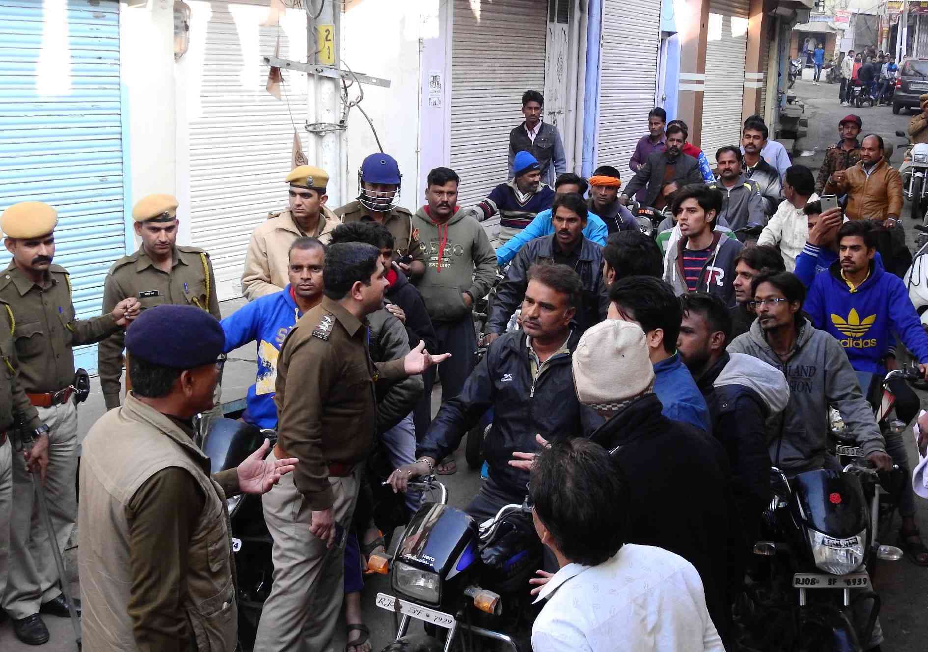 Stone throwing on the police 