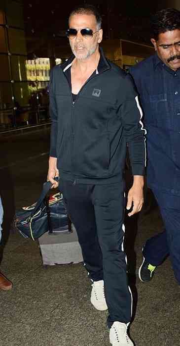 akshay kumar is returned with family from south africa