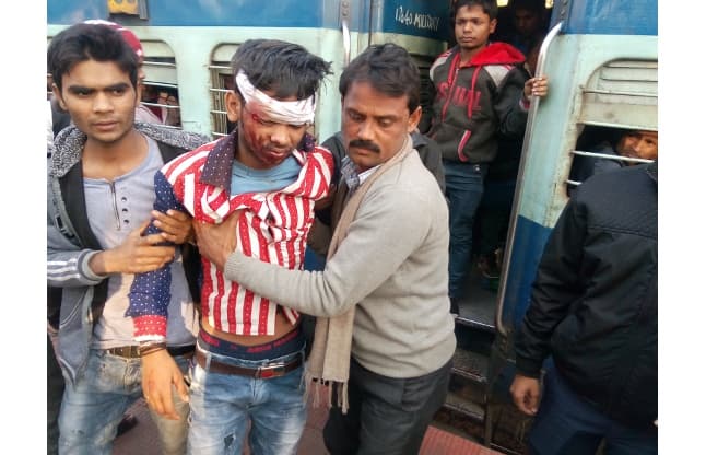 Indian Railways train stone-throwing many passengers seriously injured,Indian Railways many passengers seriously injured,Indian railways on two trains, rainy stones,indian railway passengers Flyers head,Appeared head lashed stone, famous Mumbai-Howrah Mail and Nizamuddin Express,stone throw in at Mumbai-Howrah Mail and Nizamuddin Express many passengers injured,Indian Railway Ministry,Indian railway stations,Indian Railway Catering and Tourism Corporation,Indian Railway,Indian Railway Catering and Tourism Corporation (IRCTC),Indian railway samachar,IRCTC,IRCTC aadhaar card rail ticket bookings,IRCTC Rail Connect App,IRCTC website,mumbai hawrah mail,Howrah-Mumbai Mail incident,Howrah-Mumbai mail,Howrah - Mumbai Mail,hazrat nizamuddin express time table,jabalpur nizamuddin express,WCR,jabalpur wcr,west central railway,jabalpur to nizamuddin train time table,railway board news in hindi,indian railway news for railway employee,train accident today in india,train current running status live,traın runnıng status,train live running status on mobile,Jabalpur,Katni railway station,