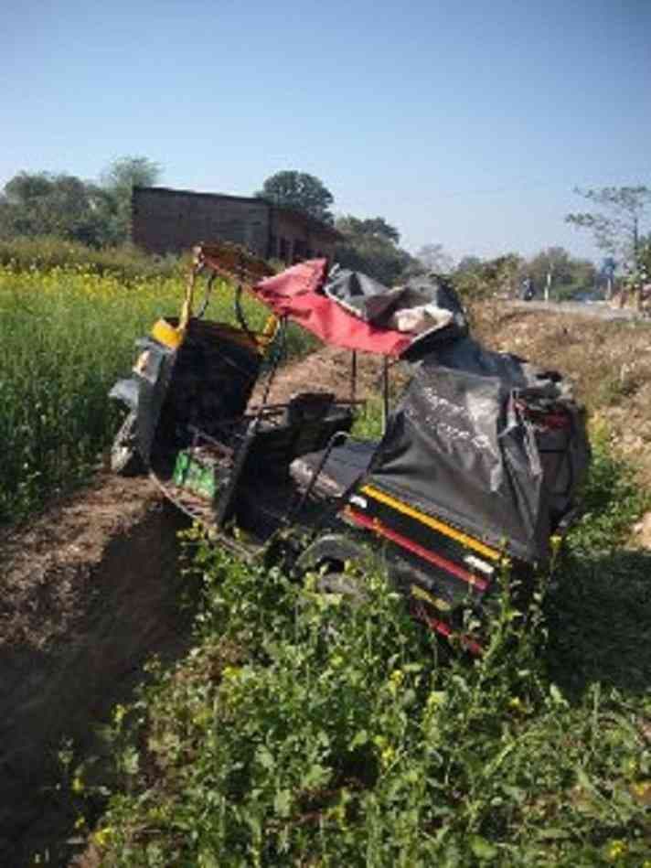 6 people injured in road accident