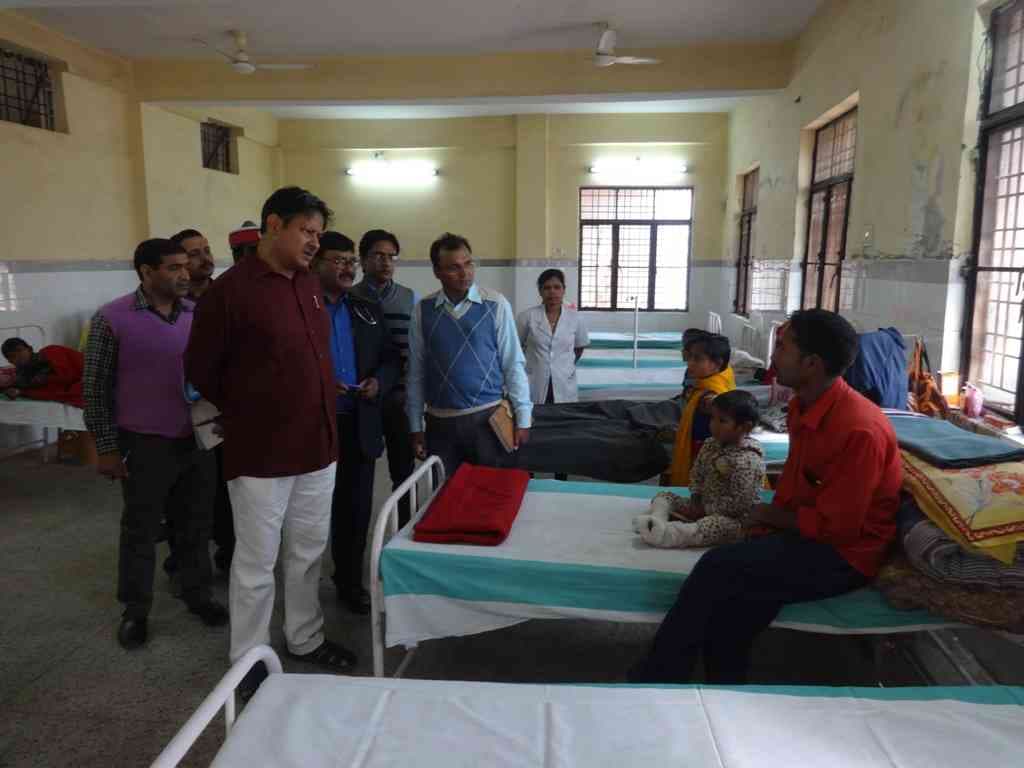 dm Pramod Kumar angry after see expired vegetable in hospital