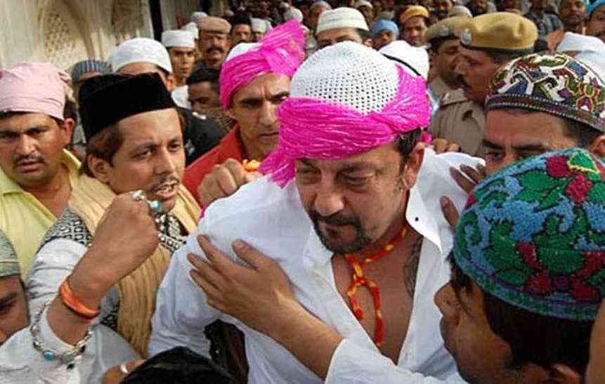 beautiful pics of bolliwood stars in dargah sharif ajmer