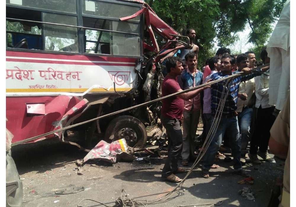 Road accident in sidhauli sitapur 