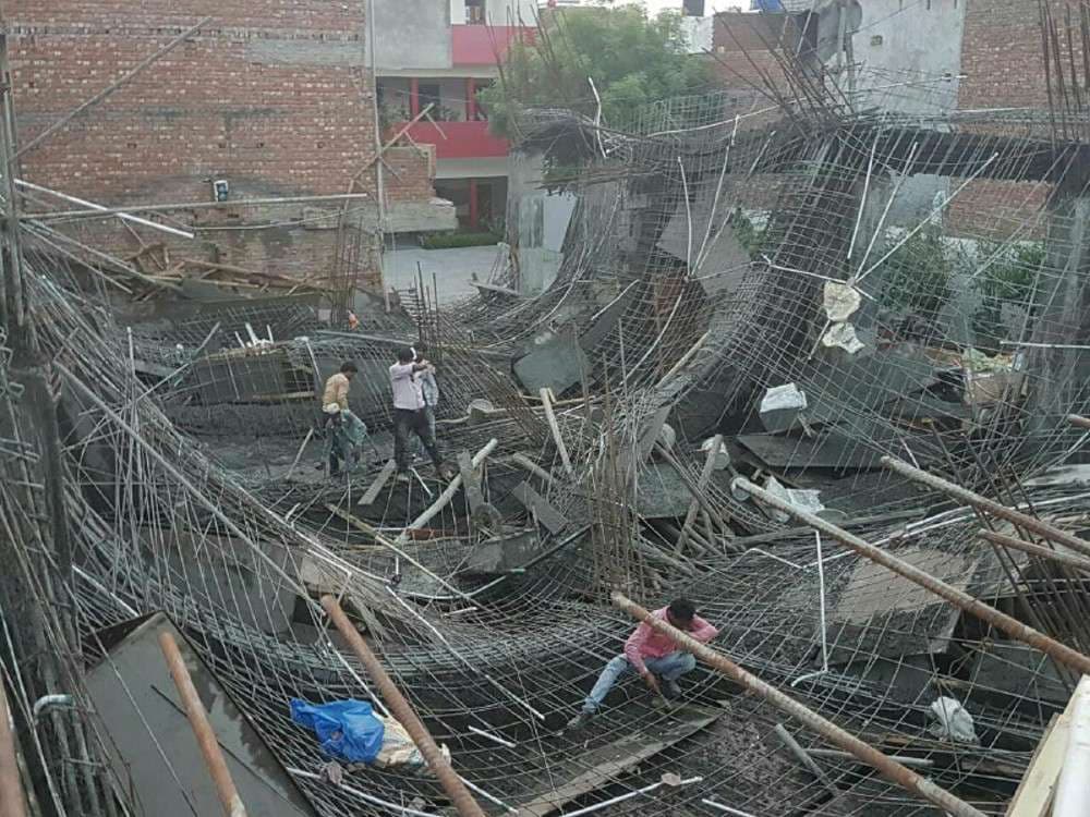 under construction school building slab collapse in Hardoi UP news