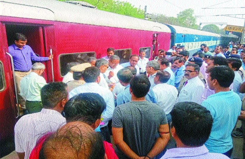 Railway Board chairman visits the station