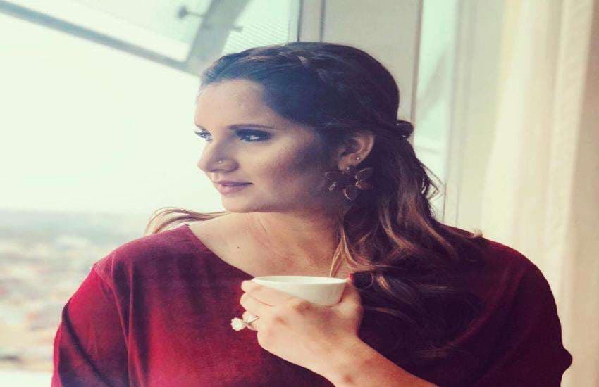 Pregnant Sania Mirza, with lovely bombshell, gives a lovely pose