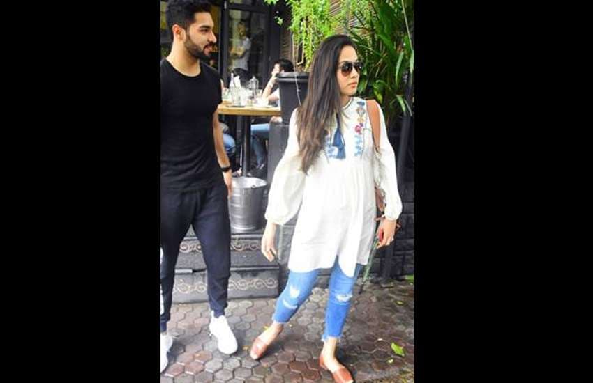 mira rajput latest photos spenting time with her friends