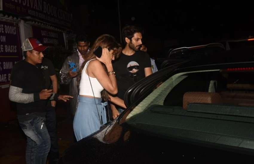 kartik aryan romantic photos with his girlfriend