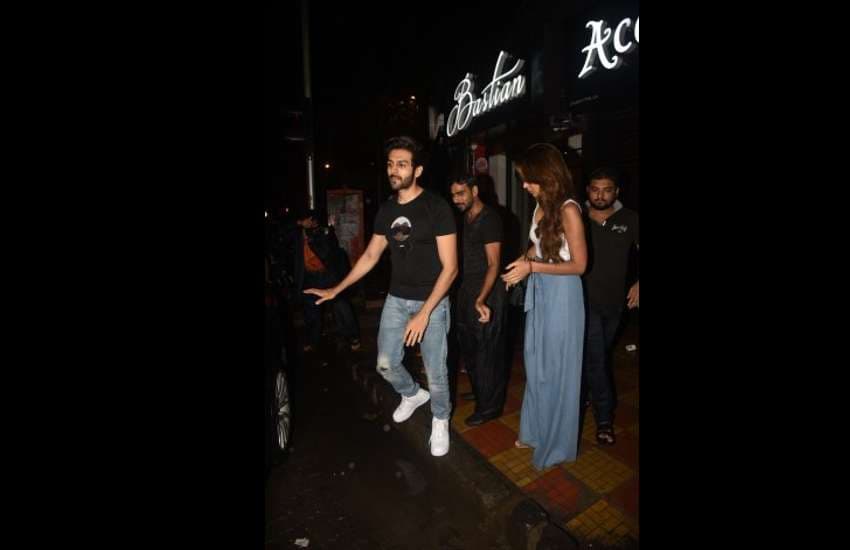 kartik aryan romantic photos with his girlfriend