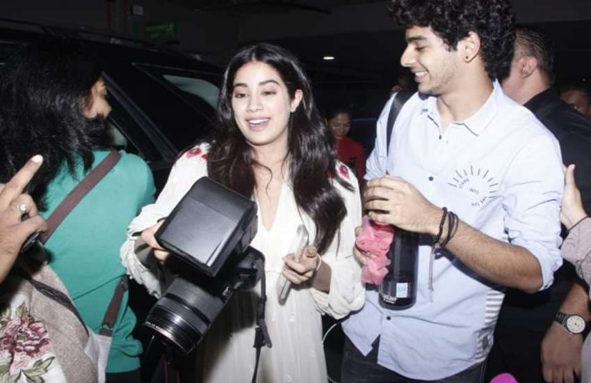 dhadak stars Janhvi and Ishaan latest photos at the mumbai airport