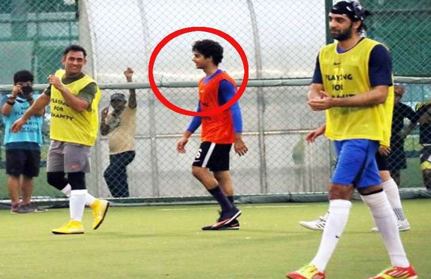 dhadak star ishaan khattar playing football with ms dhoni photos