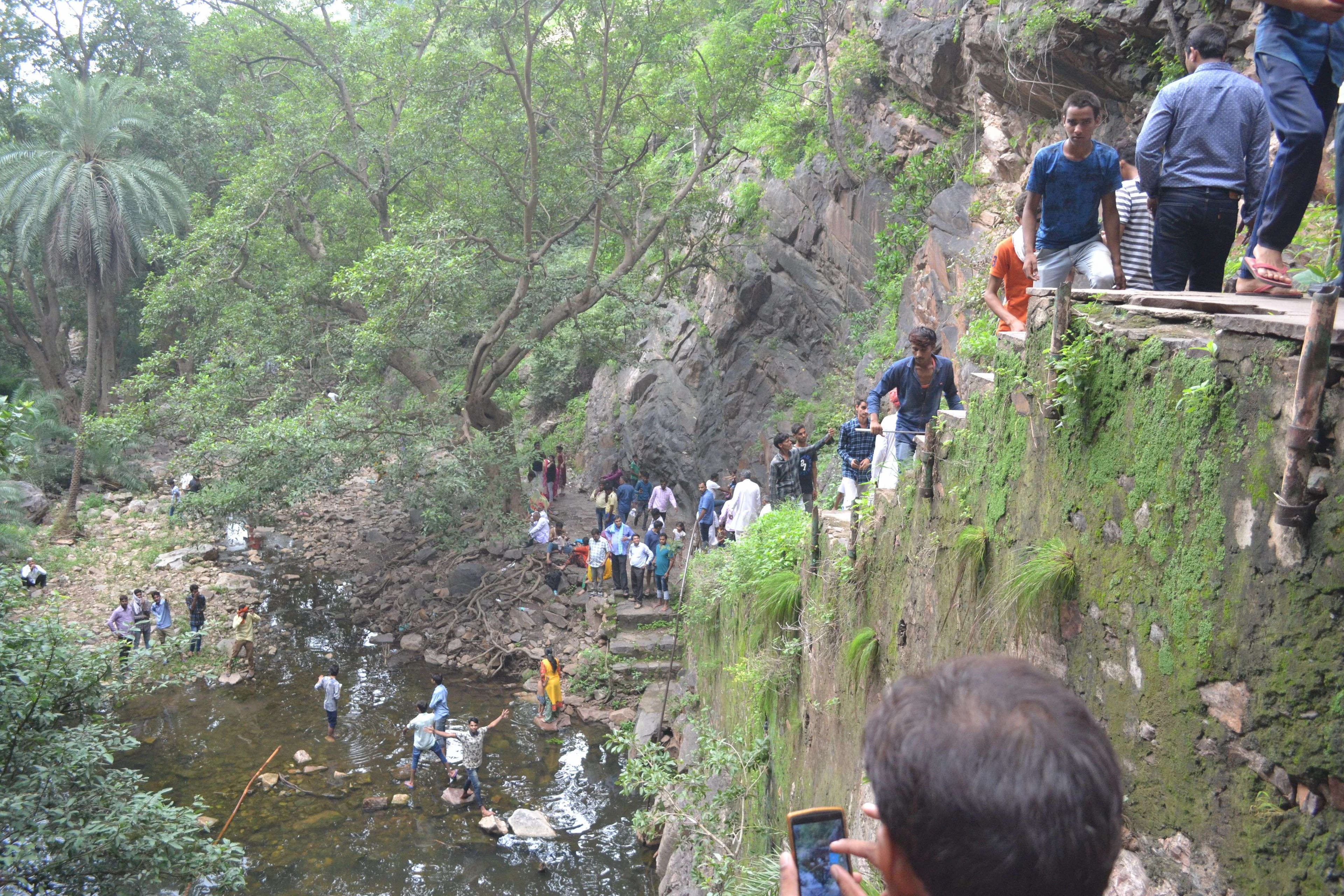 Pandupol temple alwar : Photos of crowd of devotees at pandupol temple