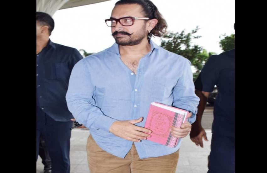 aamir khan reading book of mahabharat photos viral