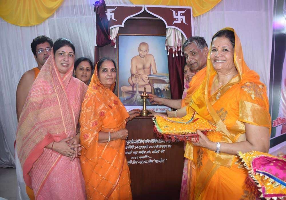 moksh kalyanak in karguan jain temple jhansi