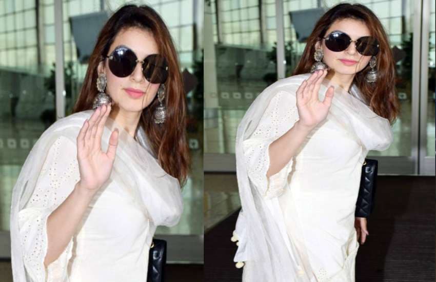 bollywood stars stylish airport look viral