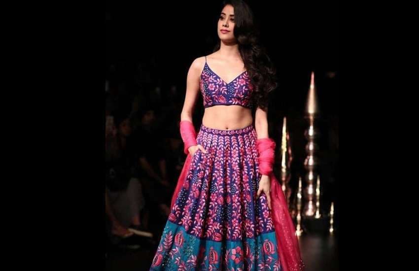 janhvi kapoor latest ramp walk photos