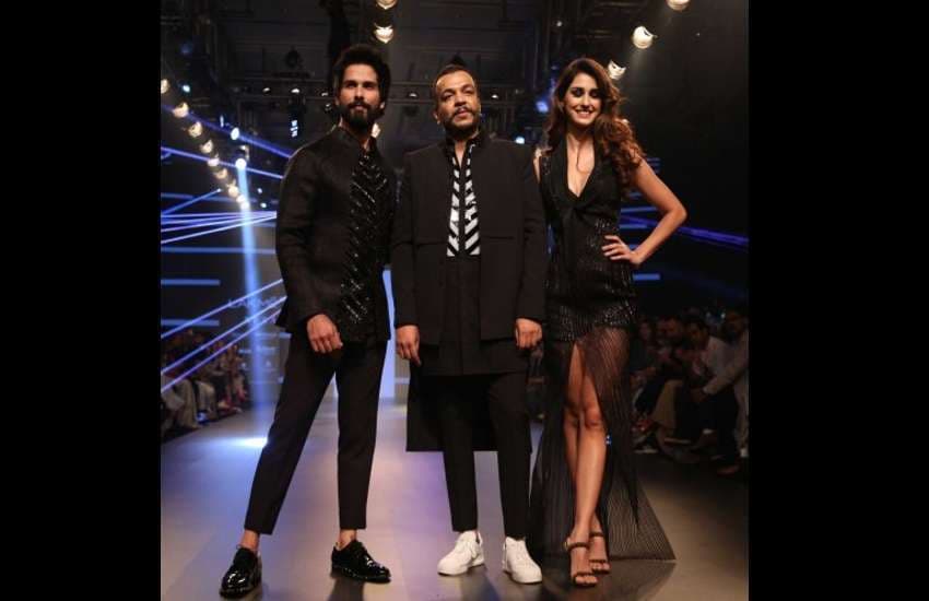 shahid kapoor and disha patani photos in lakme fashion week