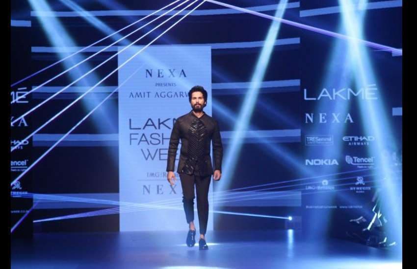 shahid kapoor and disha patani photos in lakme fashion week