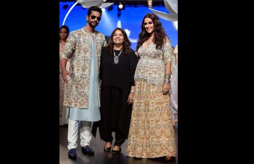 pregnant neha dhupia and angad bedi at lakme fashion week