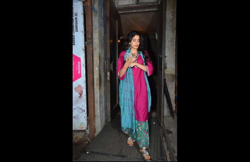 janhvi kapoor latest photos in pink suit