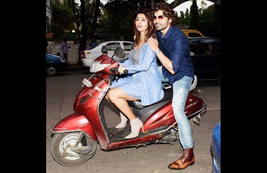 paltan star Gurmeet Choudhary and Debina Bonnerjee scooty ride photos