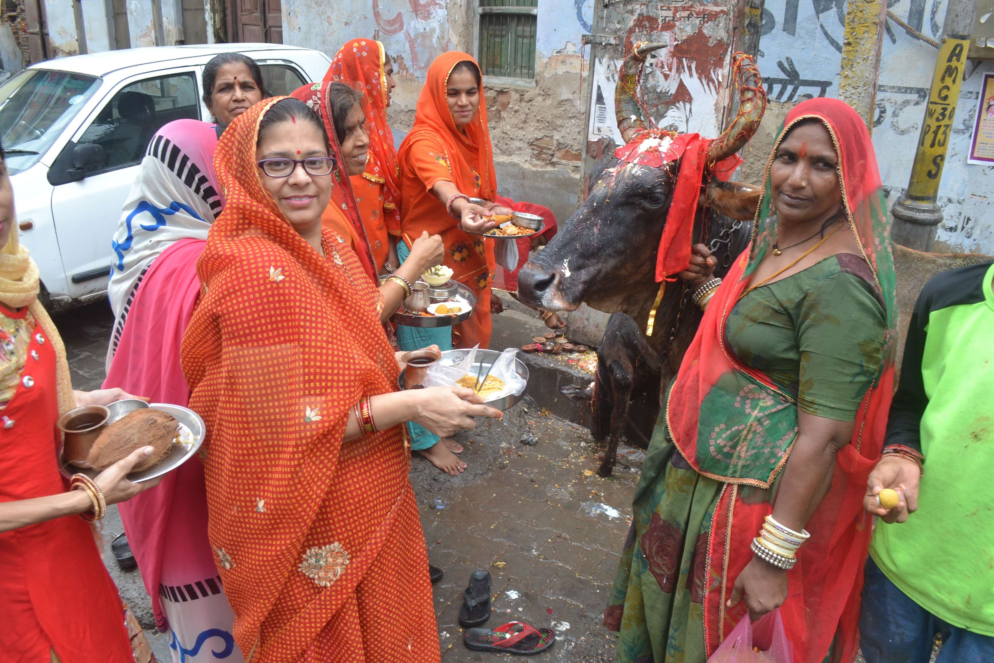 beautiful pics of ladies on bachh baras festival