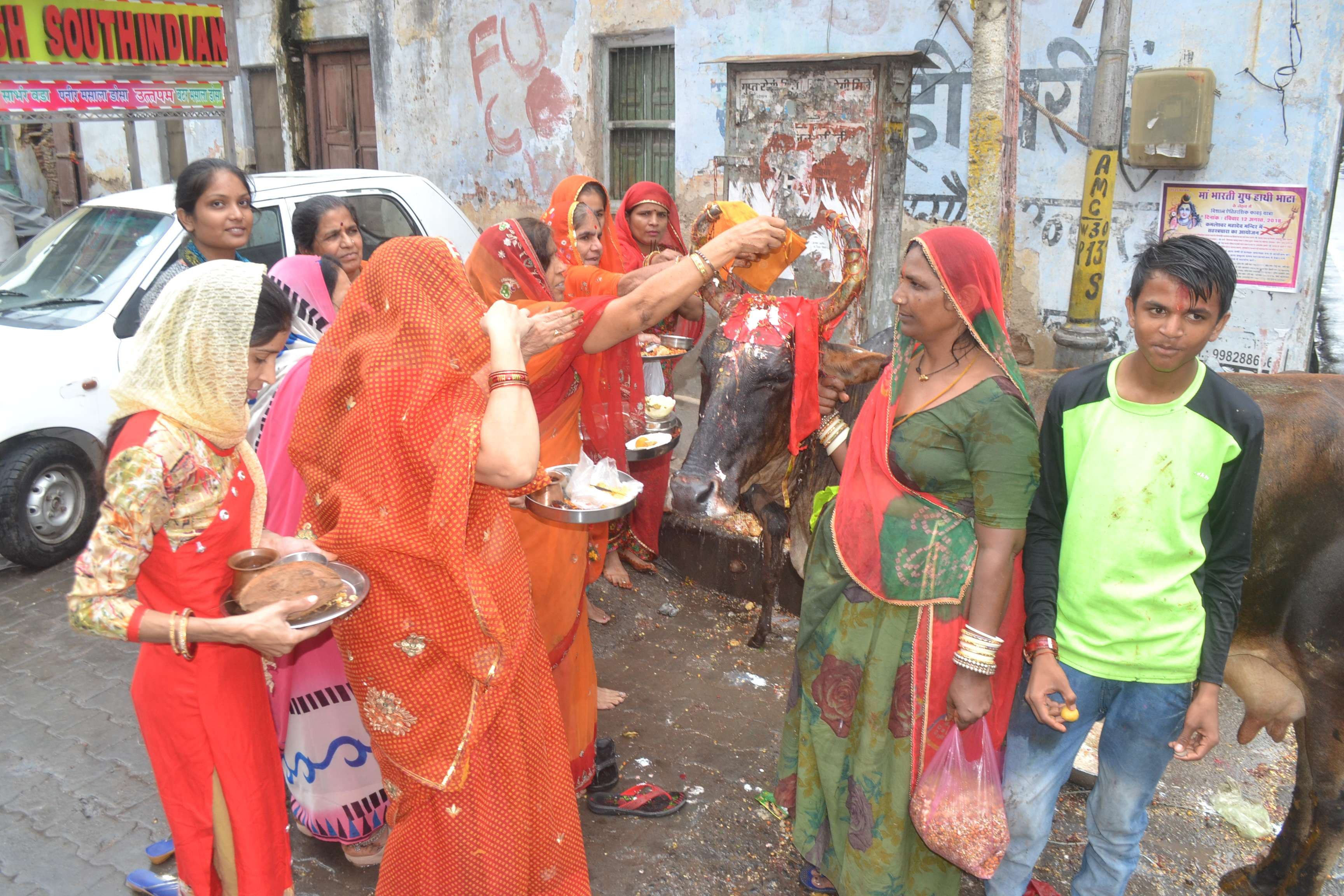 beautiful pics of ladies on bachh baras festival