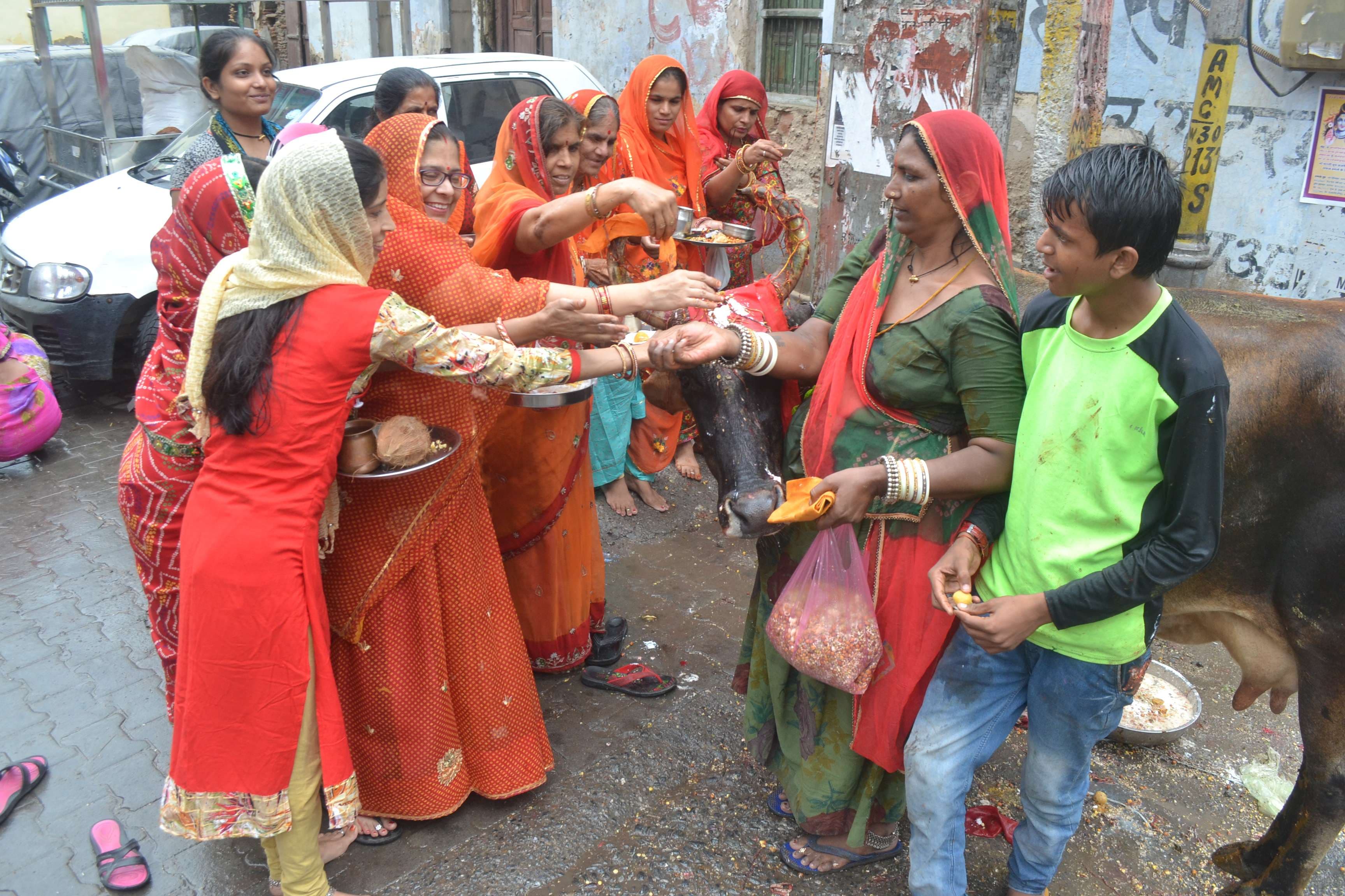 beautiful pics of ladies on bachh baras festival