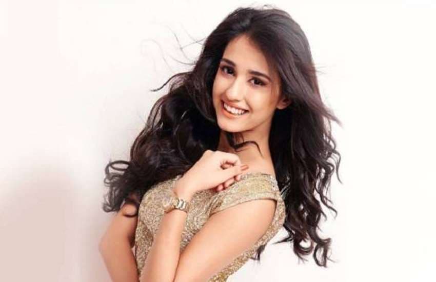 disha patani feel shy to watch her own movie