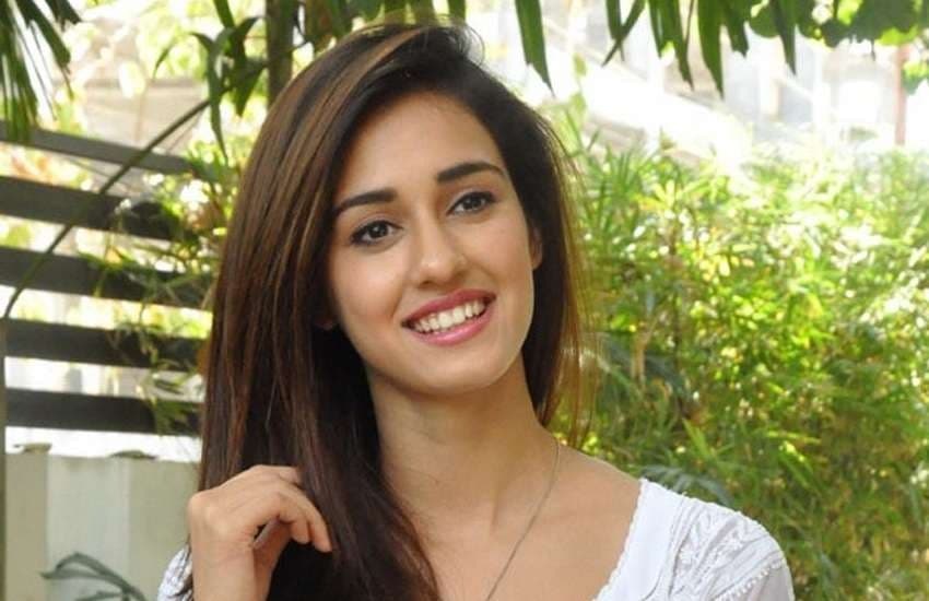 disha patani feel shy to watch her own movie