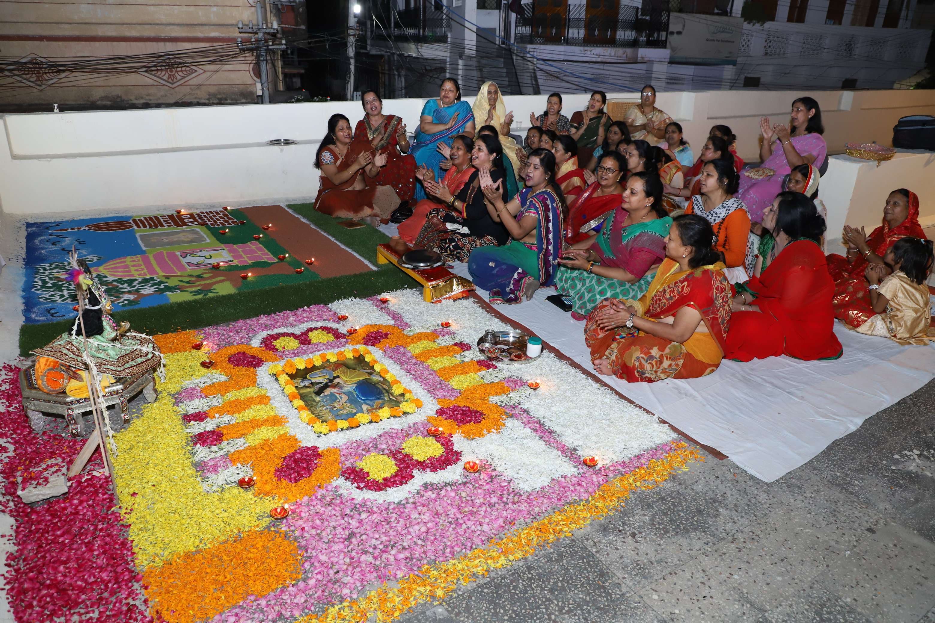 beautiful pics of god krishna worshipping