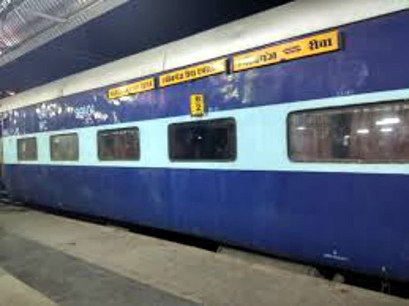 rewanchal express big theft in bina railway station